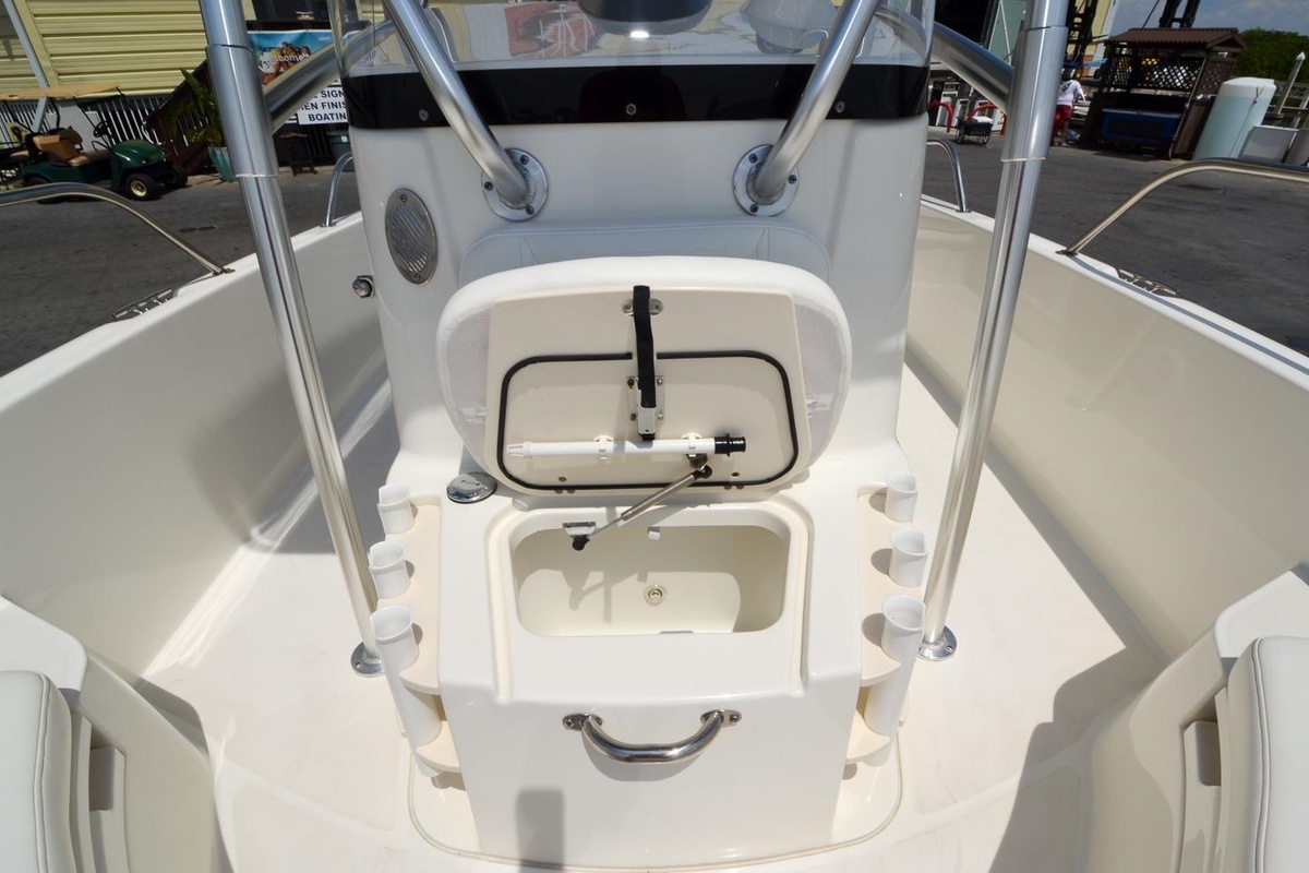 2009 Boston Whaler 230 Dauntless, 16