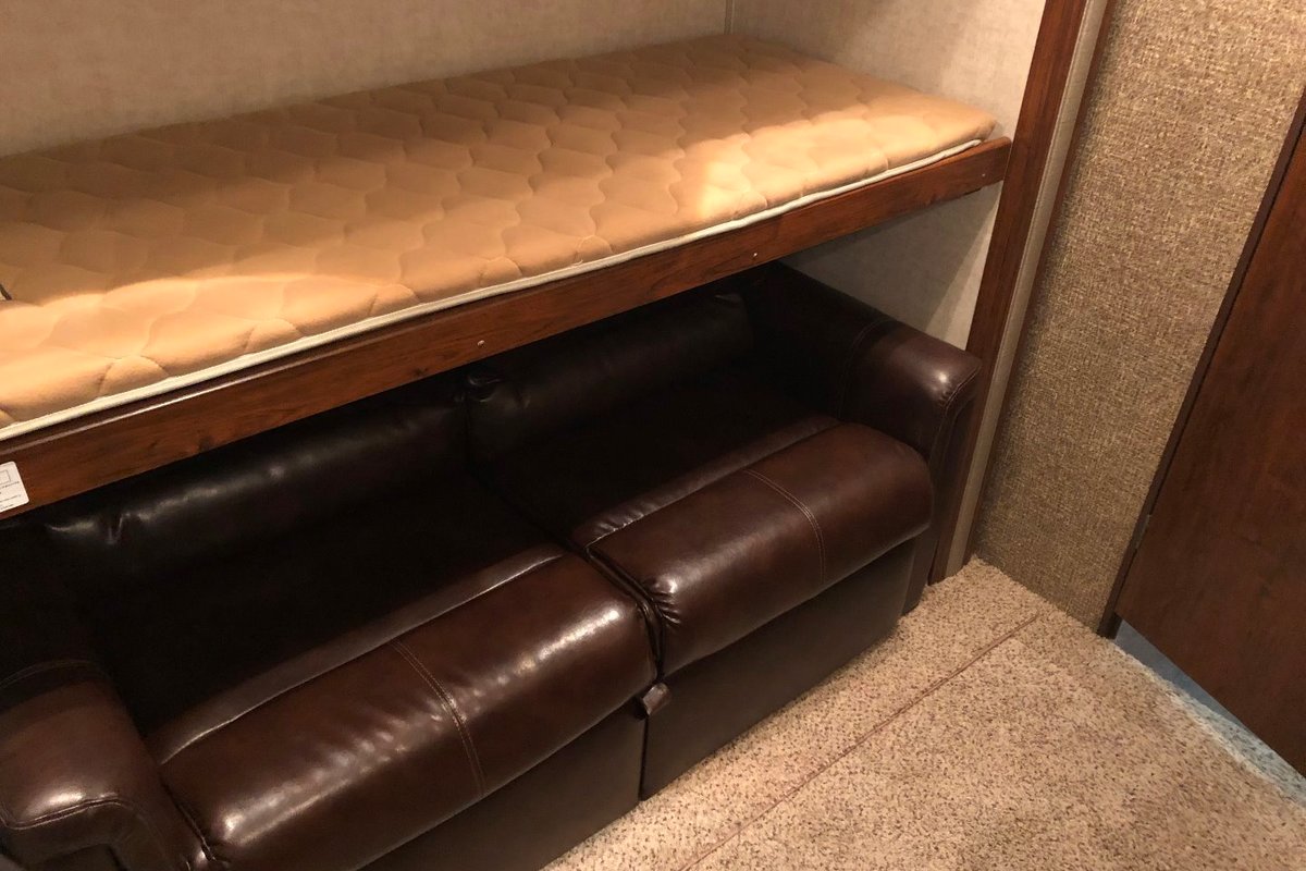 2014 Keystone Laredo 303TG, 17