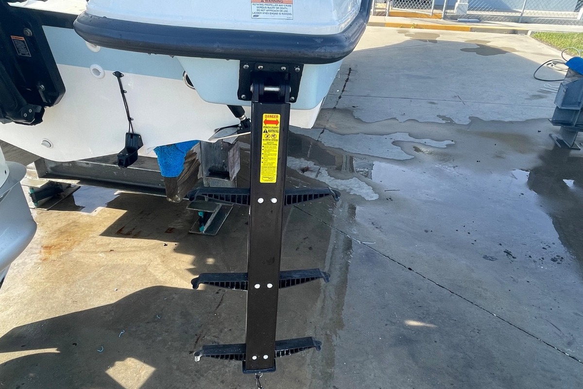 2016 Boston Whaler 230 Vantage, 9