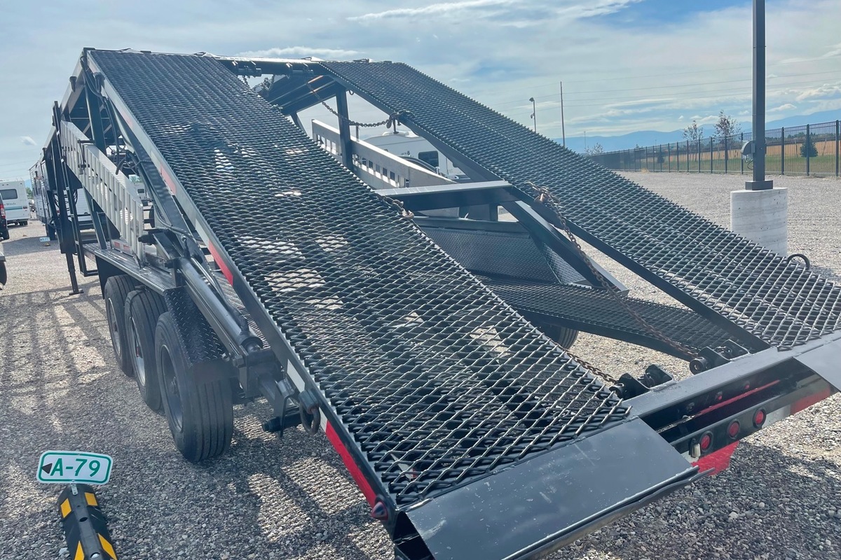 2018 Texas Pride 5 Car Hauler Gooseneck, 9