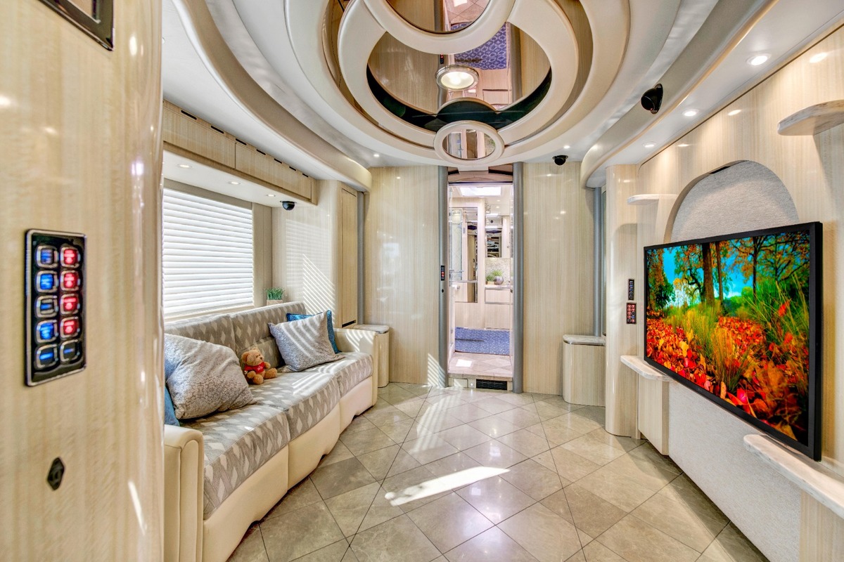 2014 NEWELL 45' QUAD SLIDE MURPHY BED in North Tustin, CA