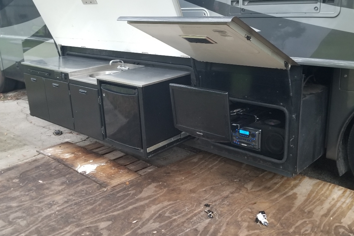 2008 Fleetwood Discovery 40X, 3