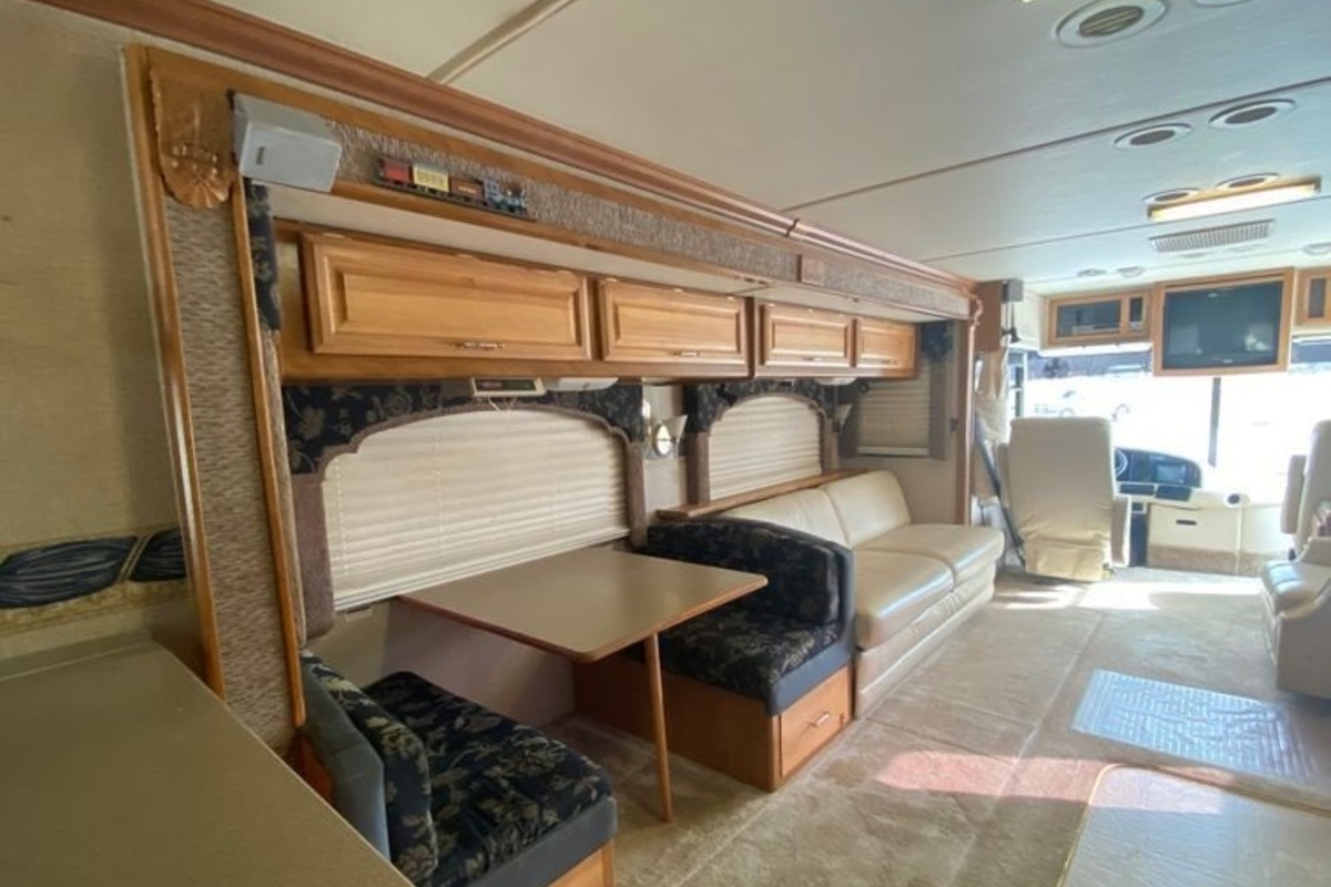 2003 Fleetwood Bounder RV, 11