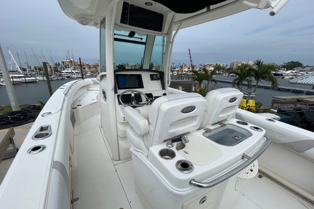 2014 Boston Whaler 280 Outrage, 7