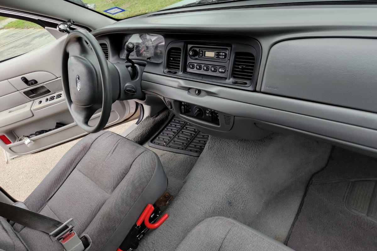 2004 Ford Crown Victoria interceptor Interceptor, 6