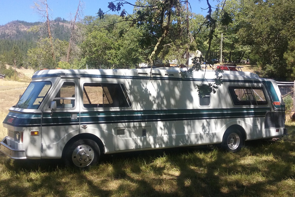 1975 FMC 2900R J Model, 1