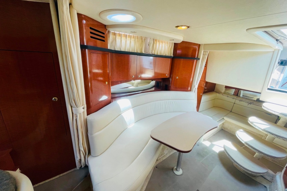 2003 Sea ray 320, 8