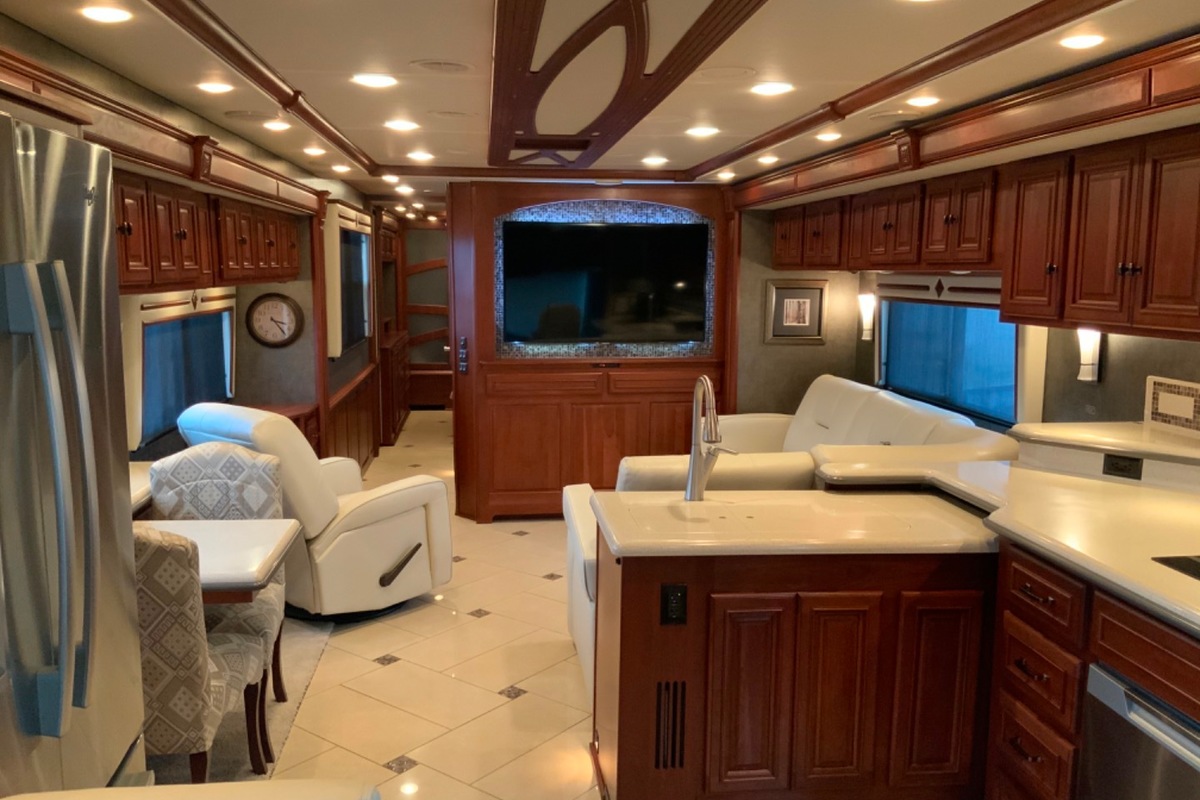 2013 Winnebago Tour 42GD, 14