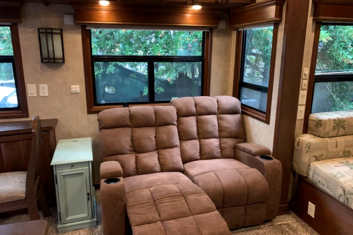 2014 DRV Mobile Suites Estates 38 RSB3, 15