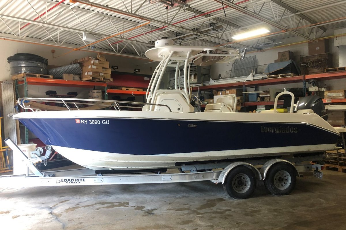 2011 Everglades Boats 230CC Center Console, 5