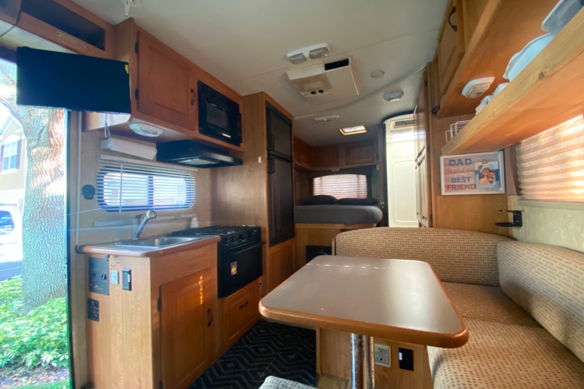 2007 Coachman Freedom Express, 8