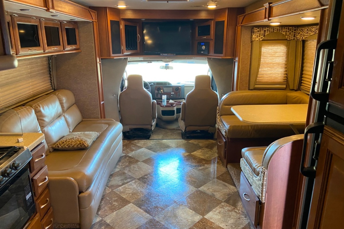 2015 Coleman Concorde 300ts, 3