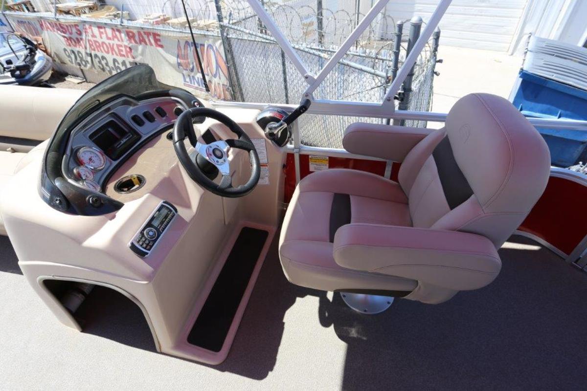 2017 Sun Tracker 20DLX, 6