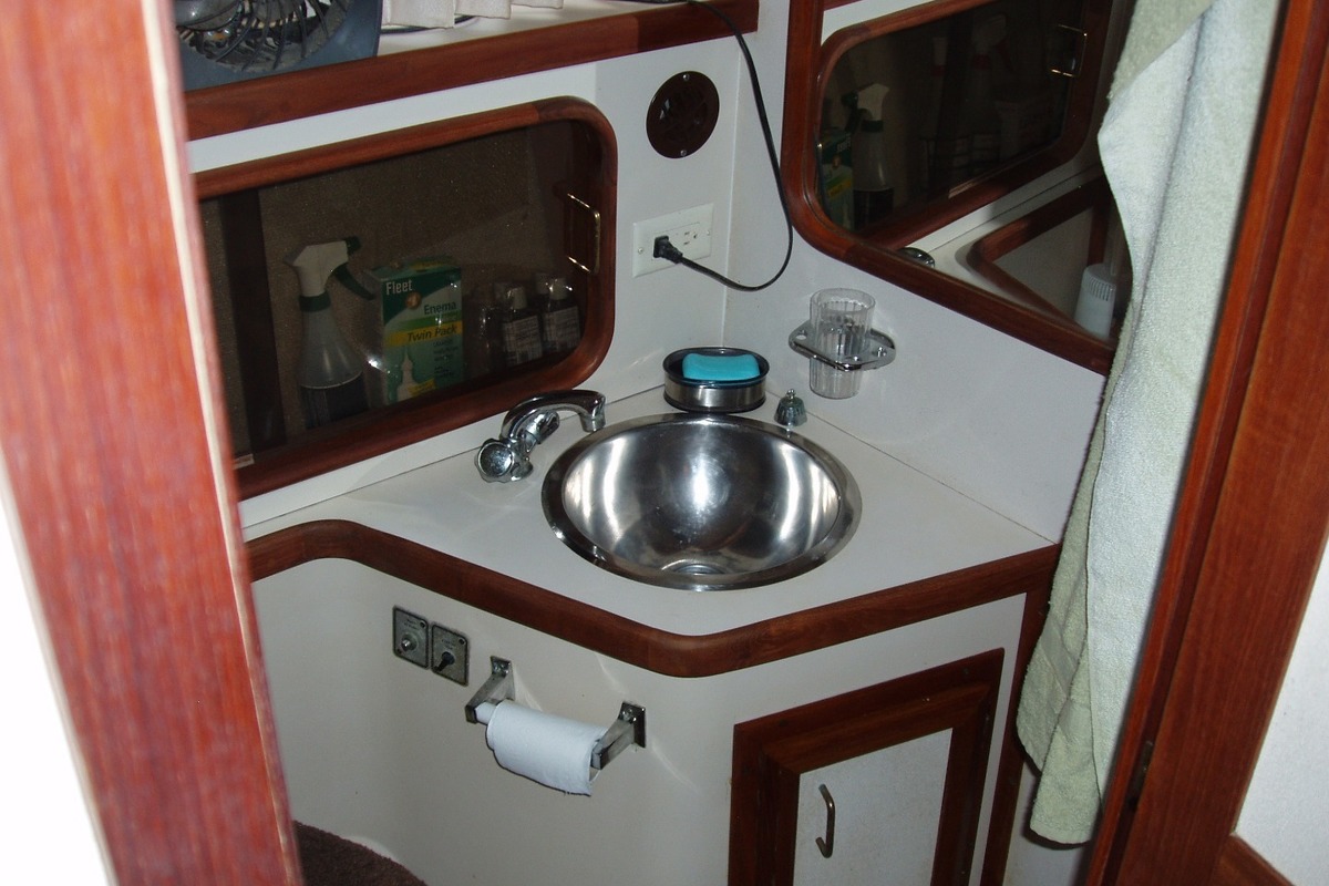 1988 Carver Yachts mariner, 5