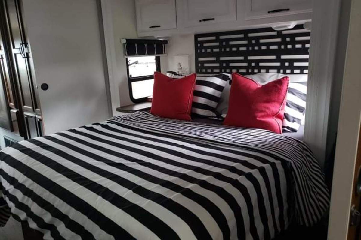 2011 Coachmen Mirada 35ds, 8