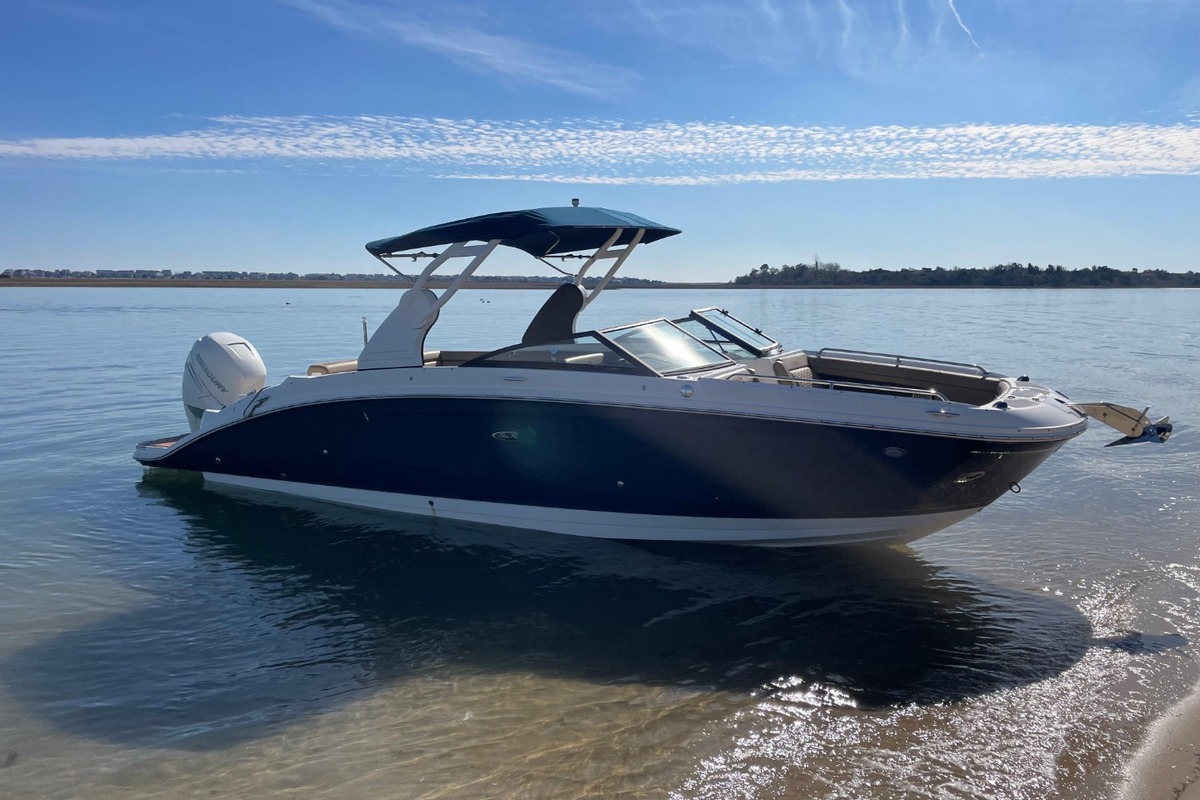 2018 Sea Ray 270 Sundeck, 2