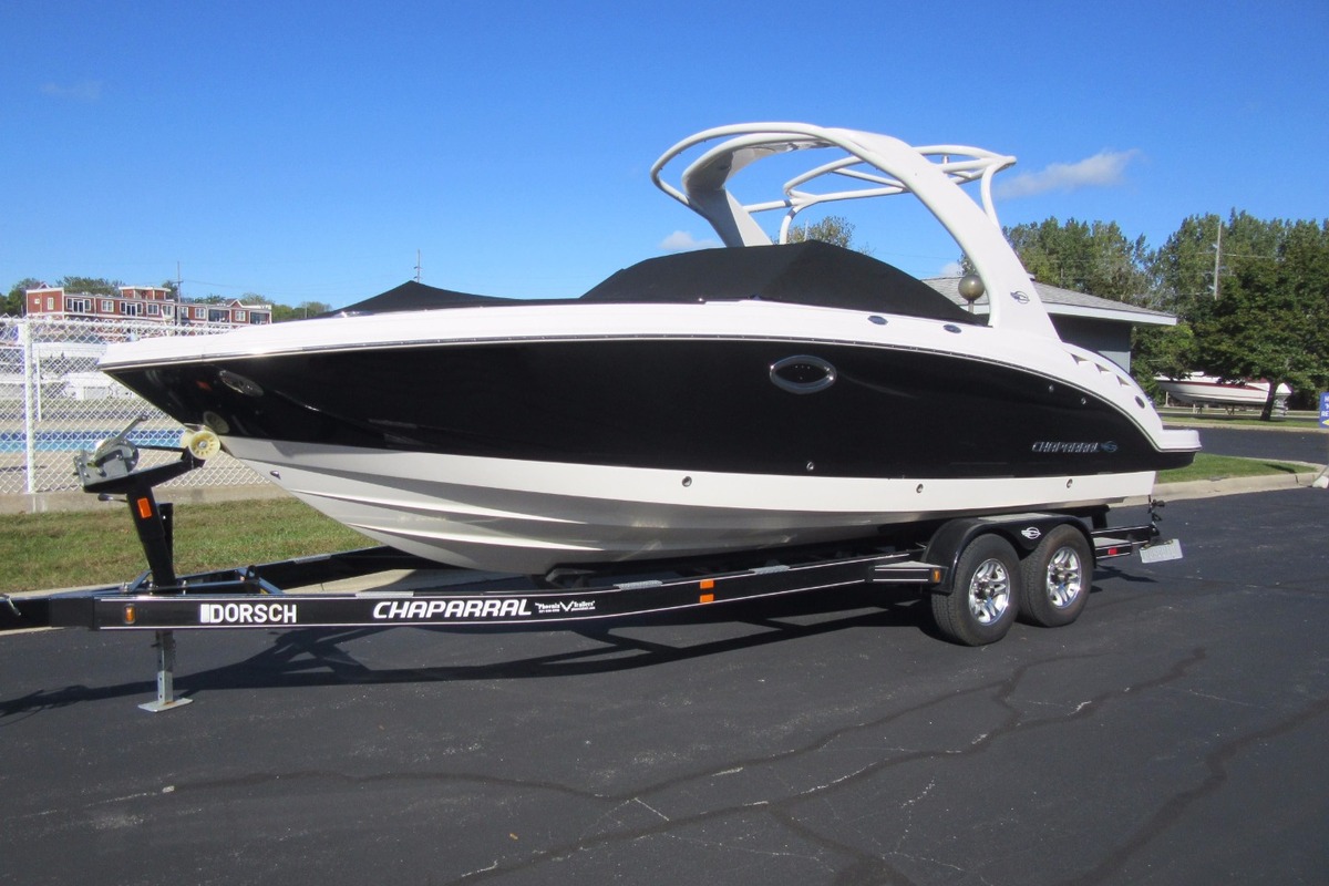 2012 Chaparral 264 Sunesta Runabout, 1