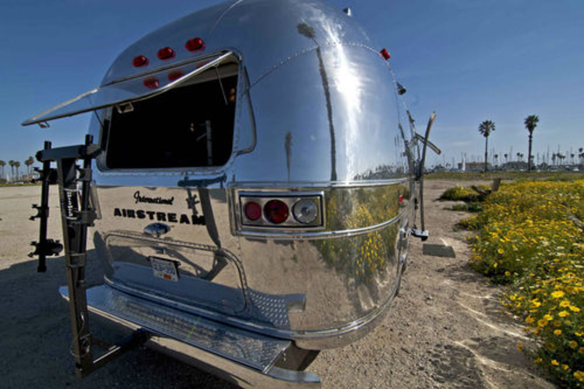 1970 Airstream Caravanner Land Yacht, 2