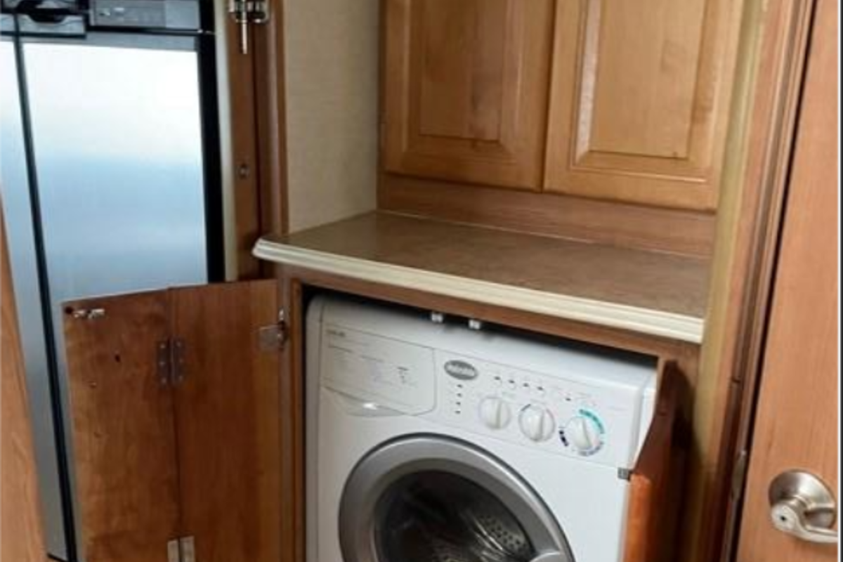 2008 National RV Dolphin DL35C, 6