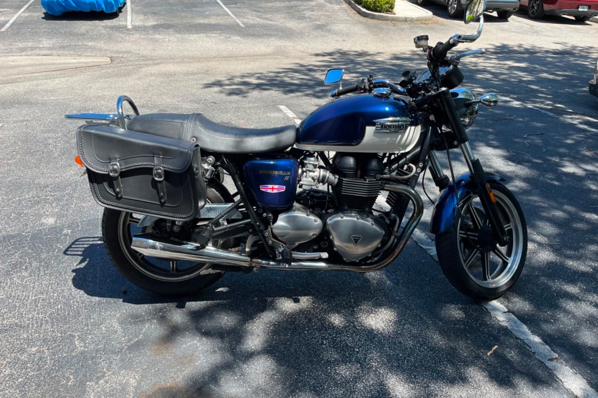 2010 Triumph Bonnevile SE, 0