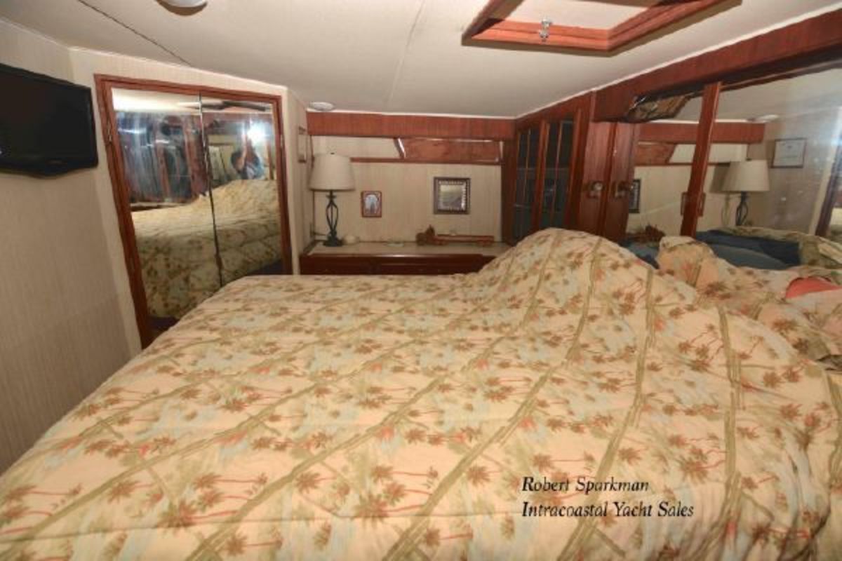 1982 Uniflite Flushdeck, 1