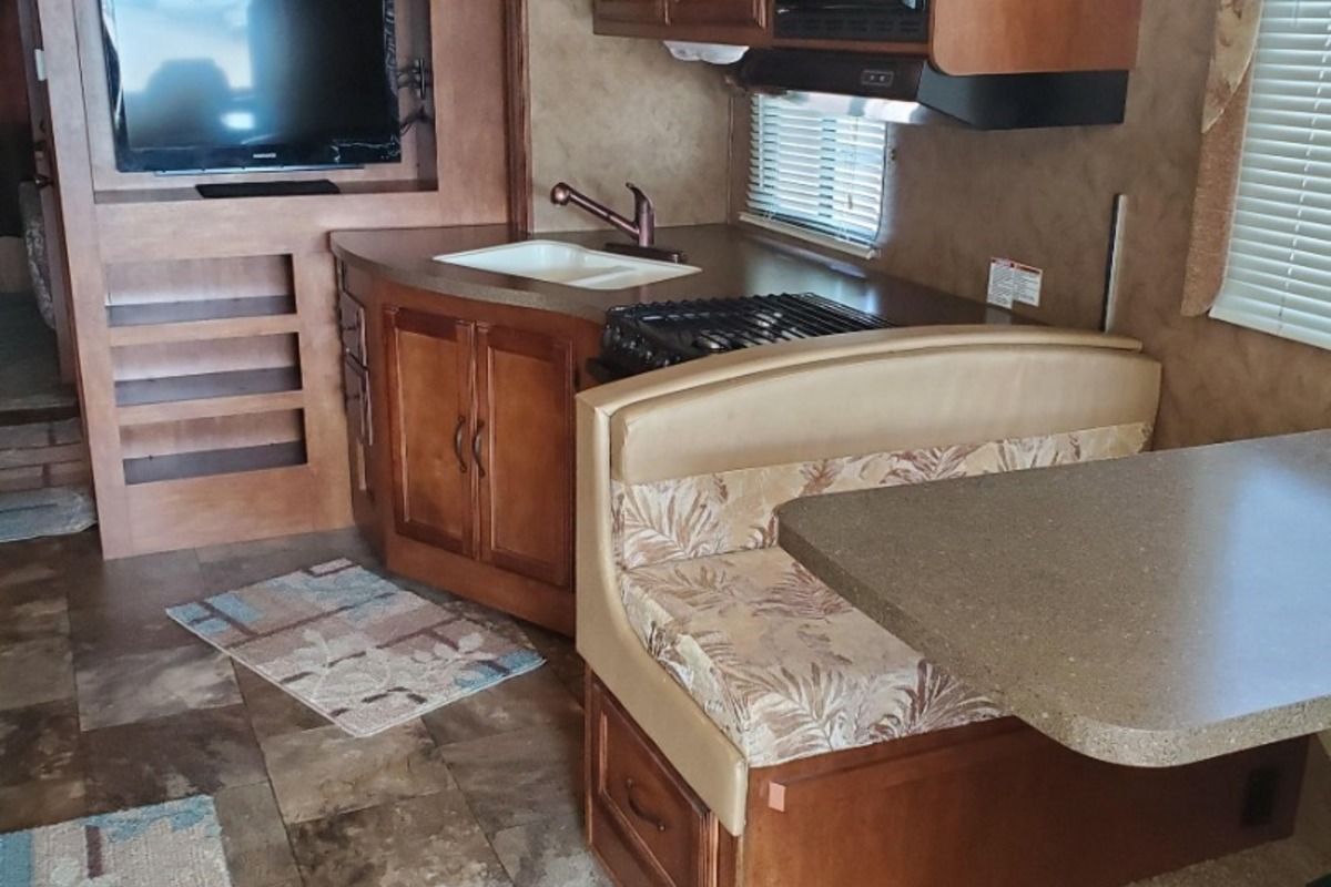 2013 Coachmen Mirada Series M-29 DS Ford V10, 0