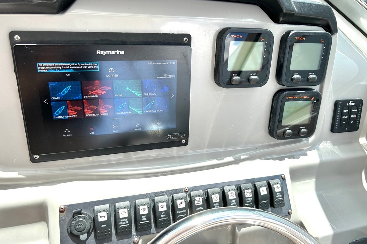 2015 Robalo R247, 7
