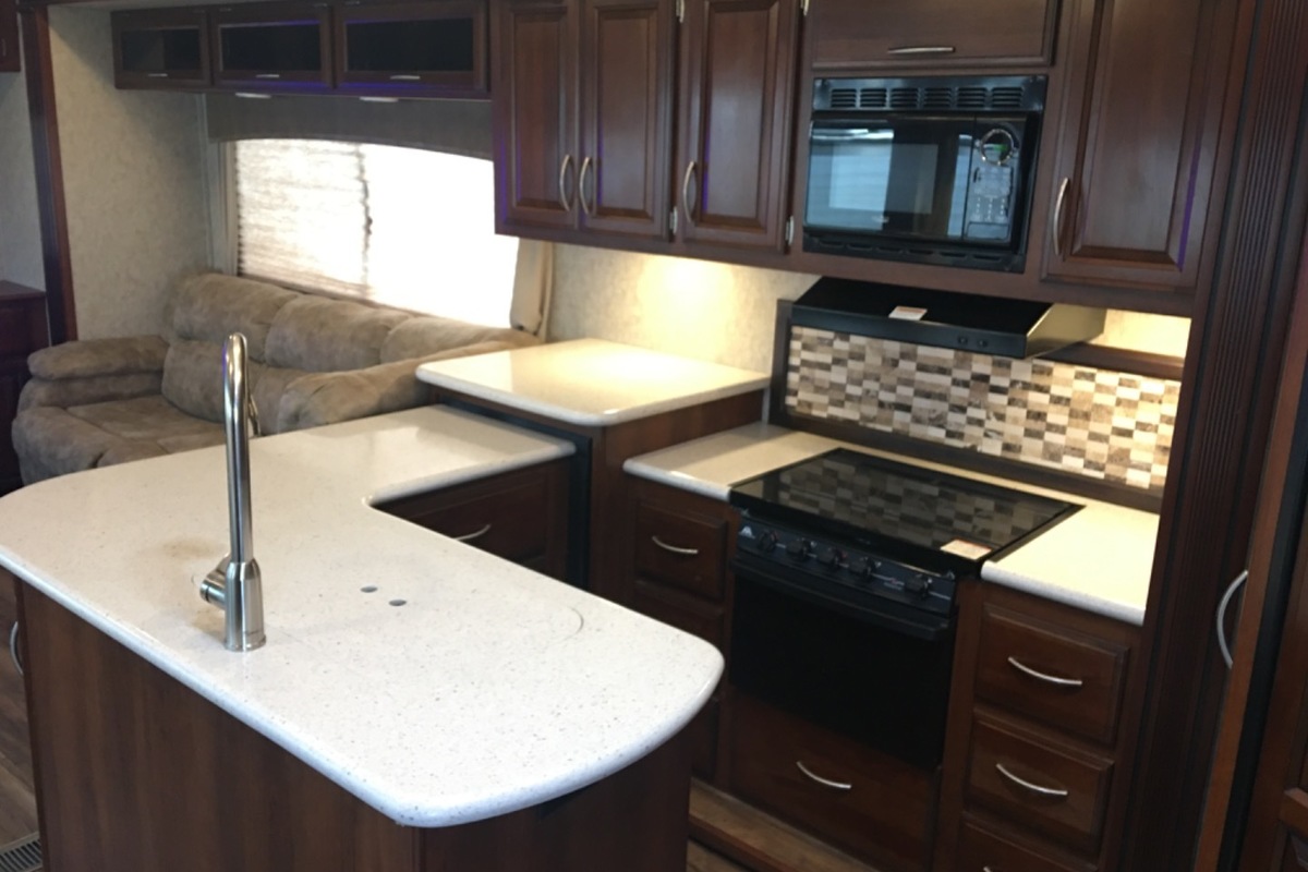 2016 Forrest river Wildcat 327RE LOADED, 1