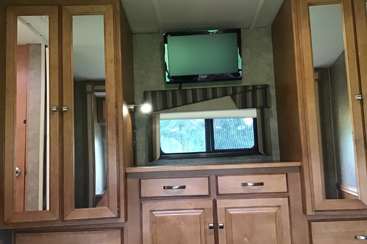 2014 WINNEBAGO ITASCA SUNSTAR 30T, 23