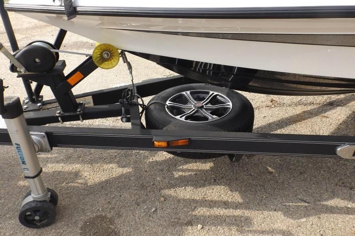 2012 Legend Boats Alpha 211 Dcx, 19