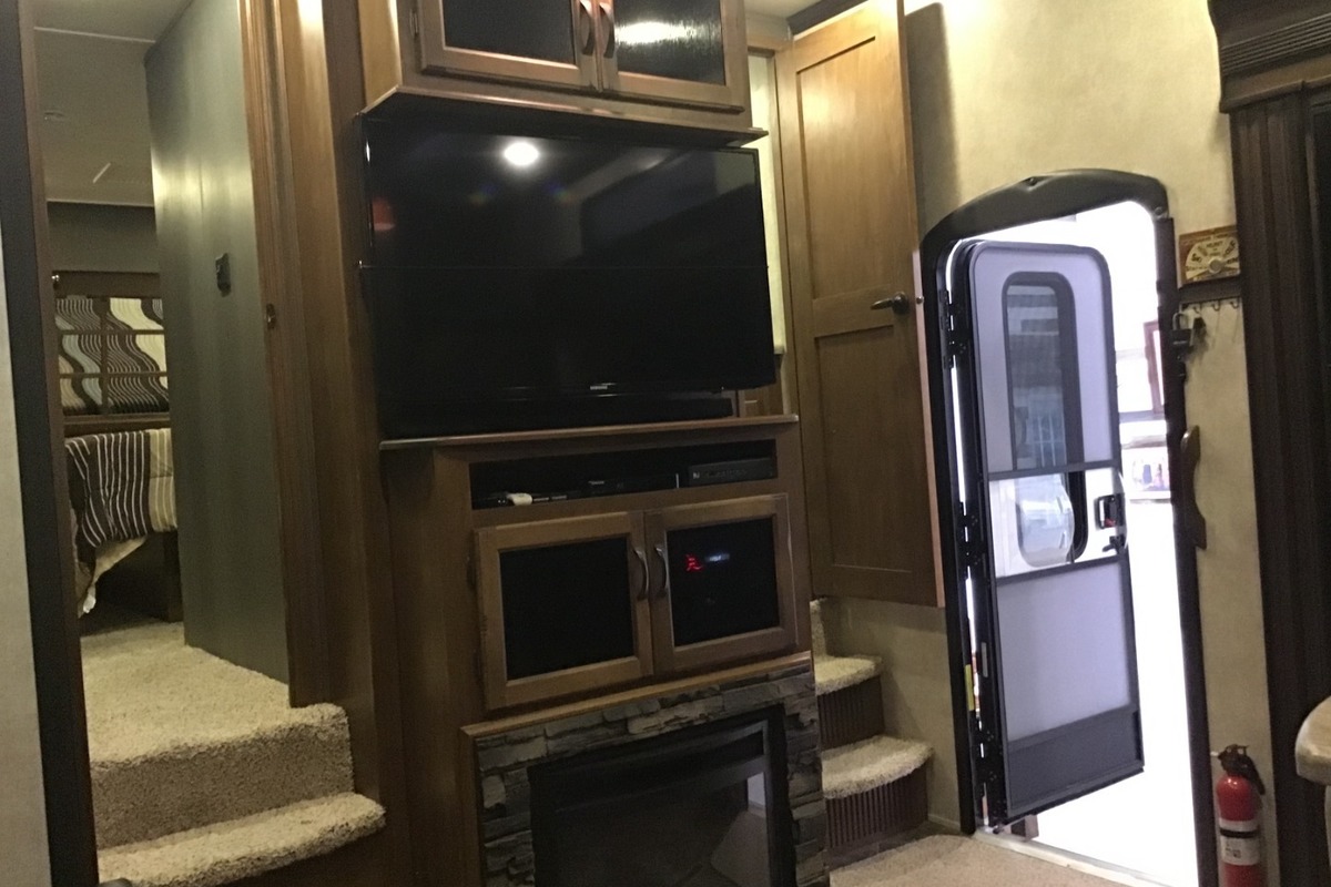 2014 KEYSTONE RAPTOR KING SUITE 332, 11