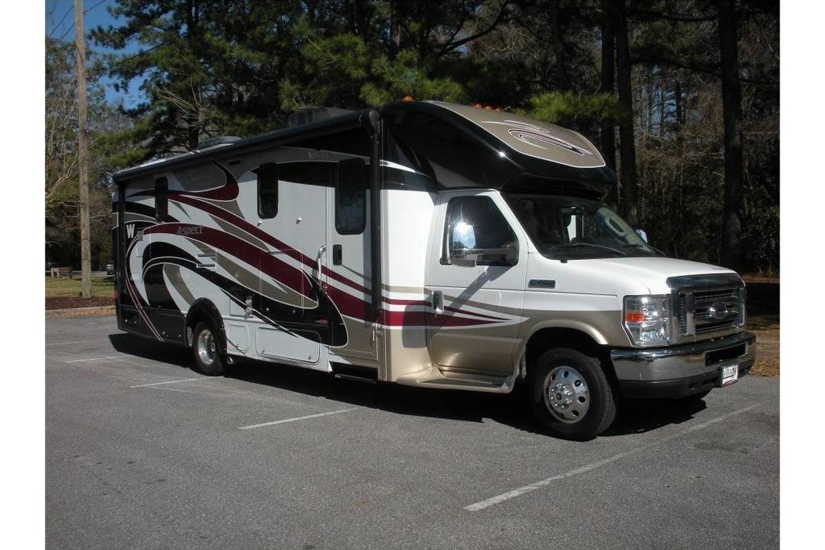 2012 Winnebago Aspect 28t, 0