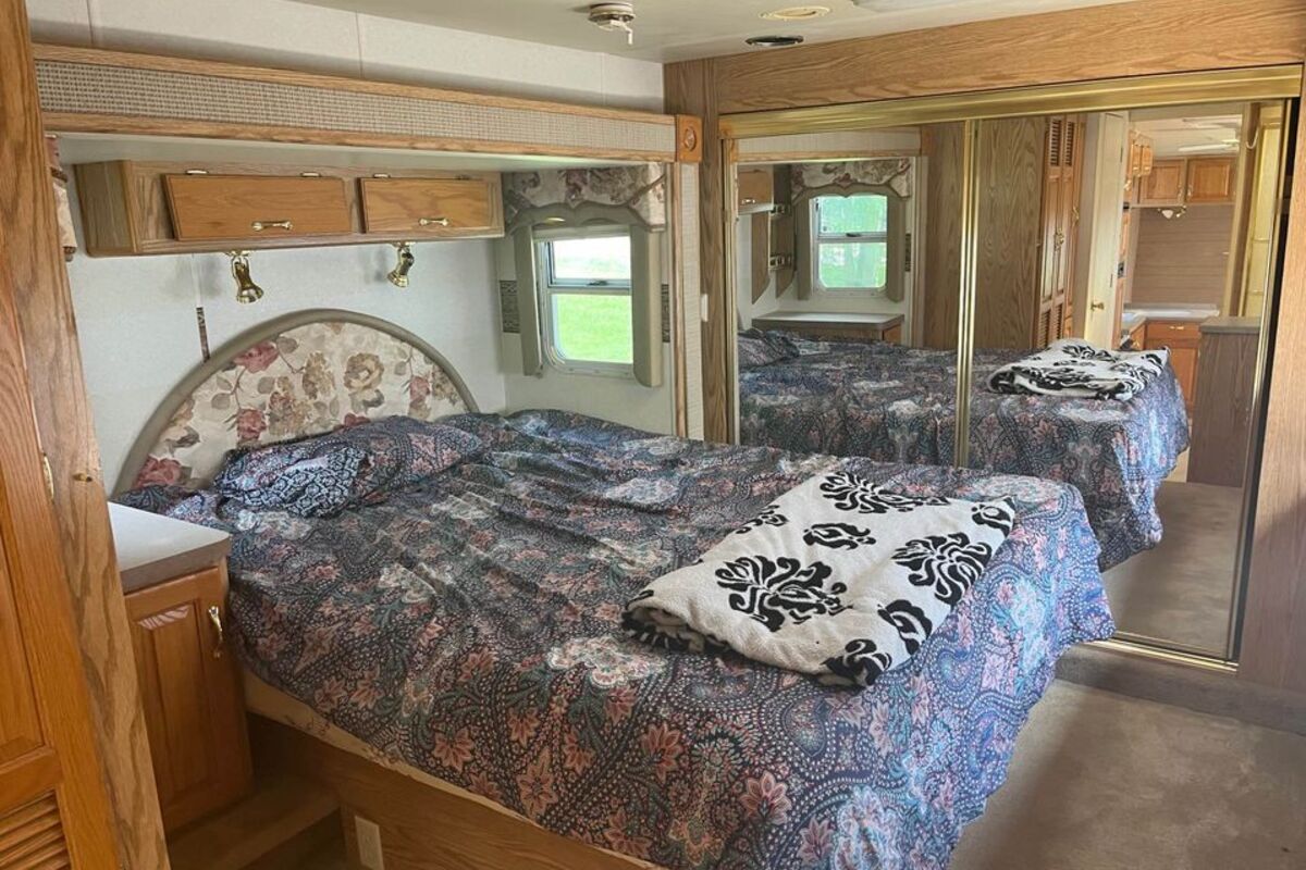 2003 Holiday Rambler 36SKT Rear Living, 5