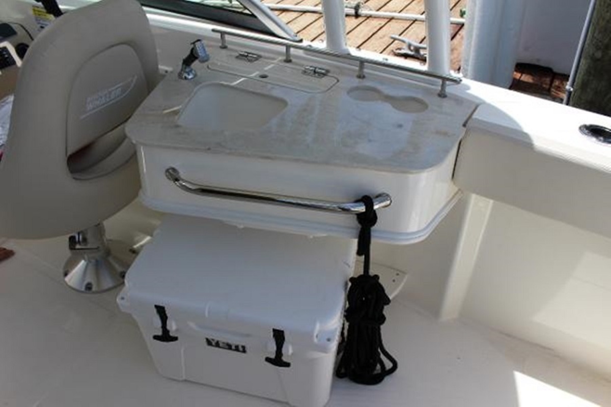 2016 Boston Whaler 230 Vantage, 9