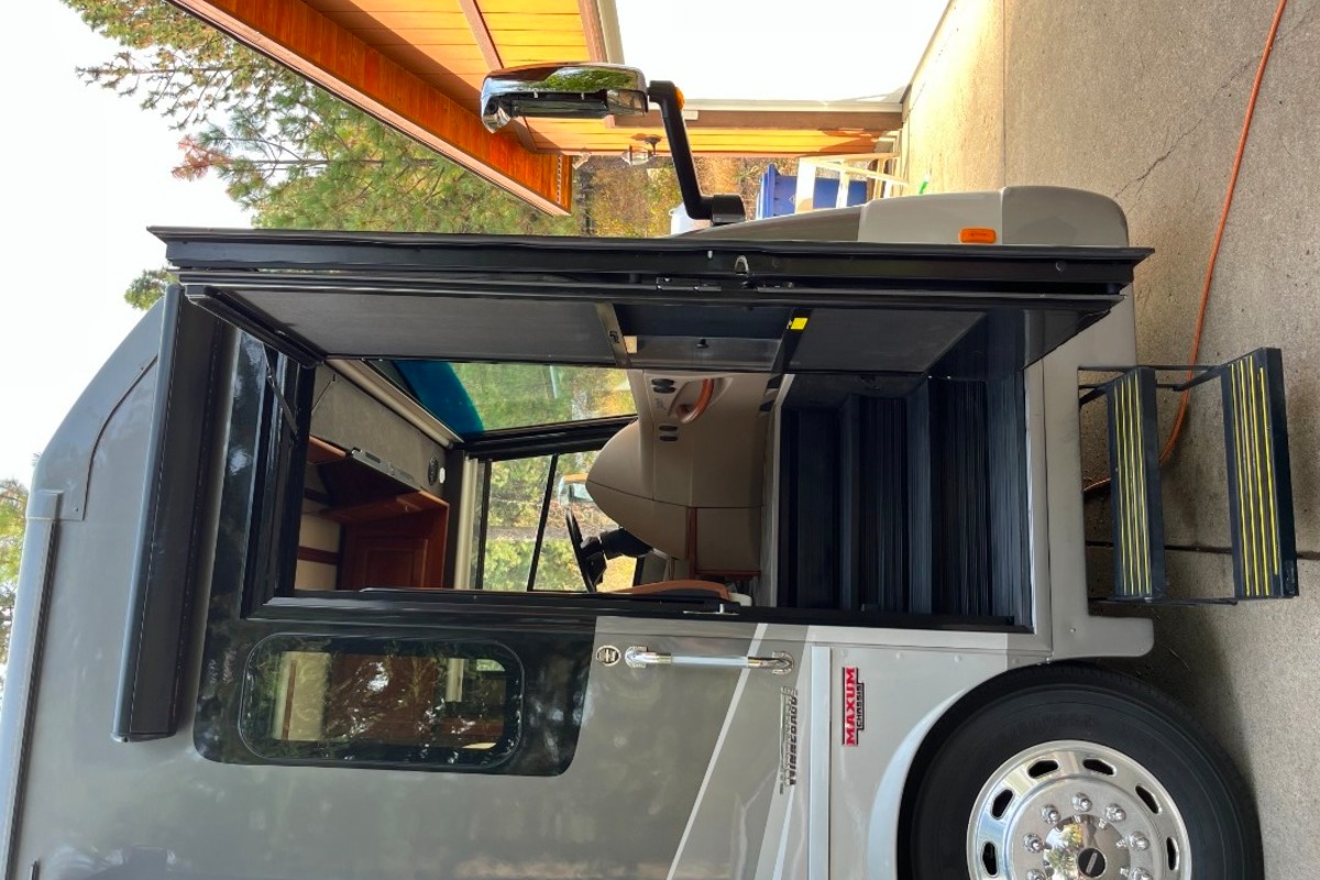2015 Winnebago Journey 36M Diesel, 14
