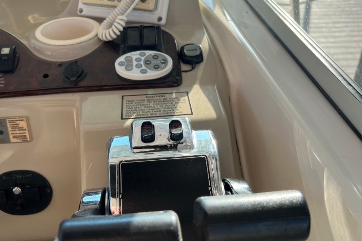2002 Rinker 342 Fiesta Vee, 25