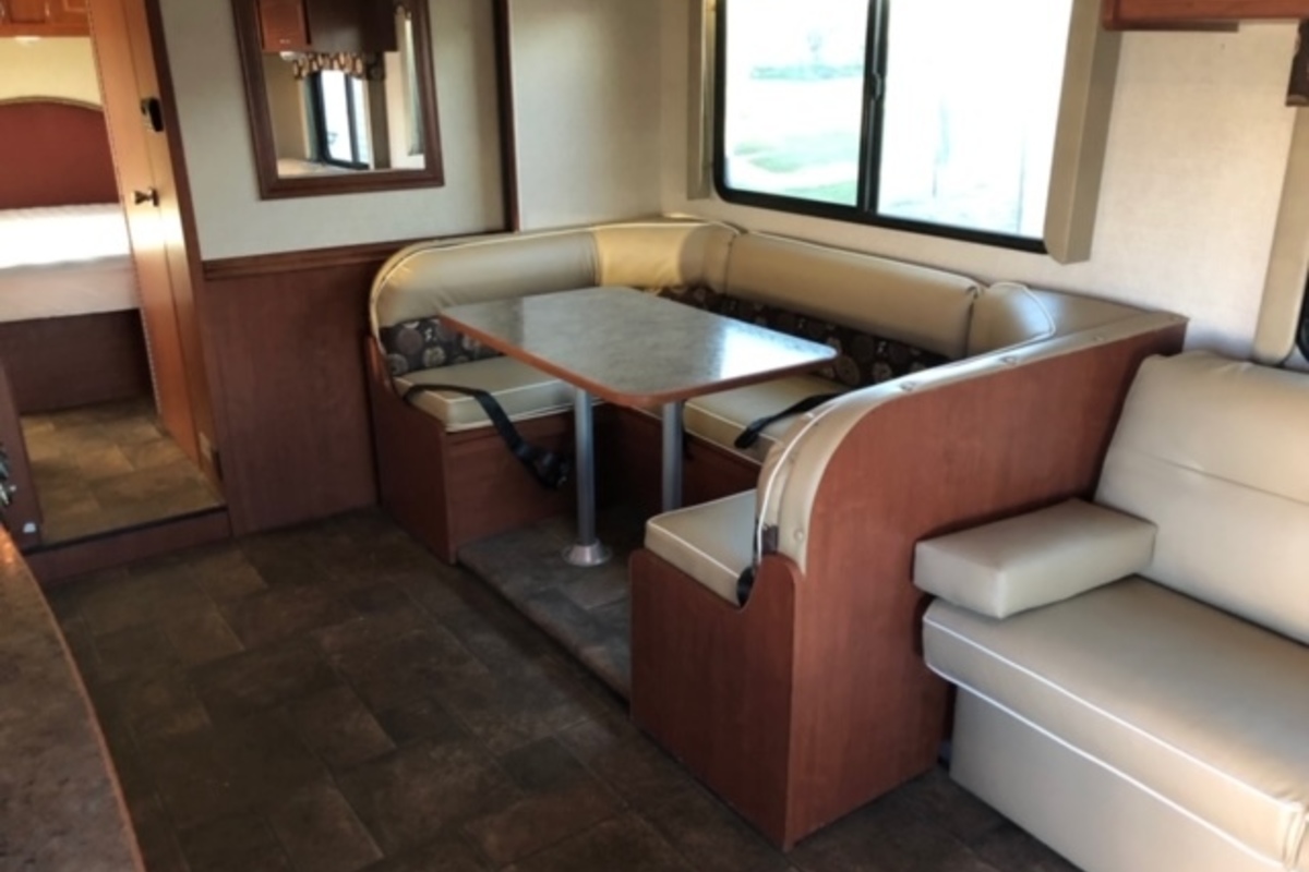 2014 Winnebago Itasca Spirit 31K, 5