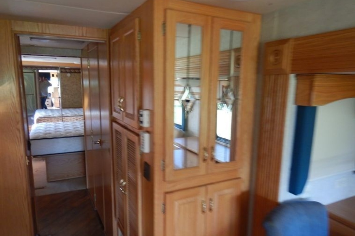 2002 Newmar Dutch Star RV, 8