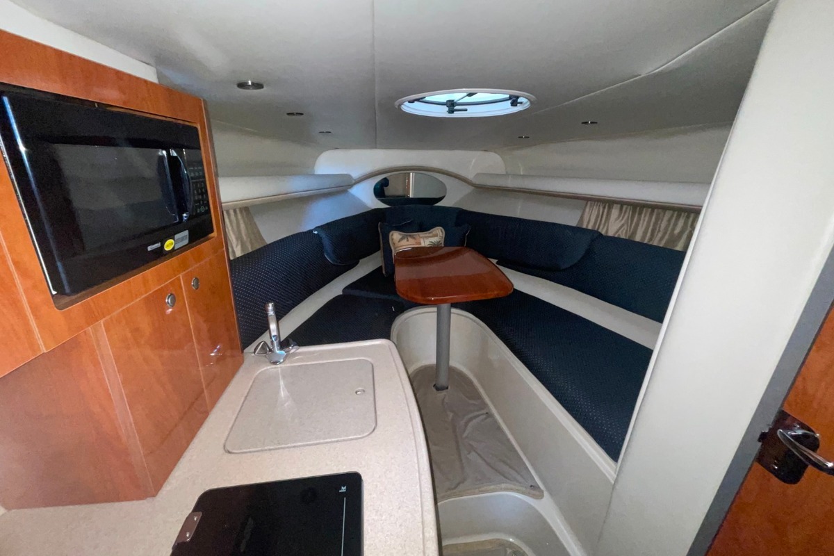 2004 Four Winns 268 Vista Cruiser, 3