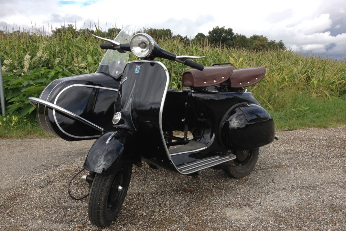 1964 VESPA WITH SIDE CAR, 0