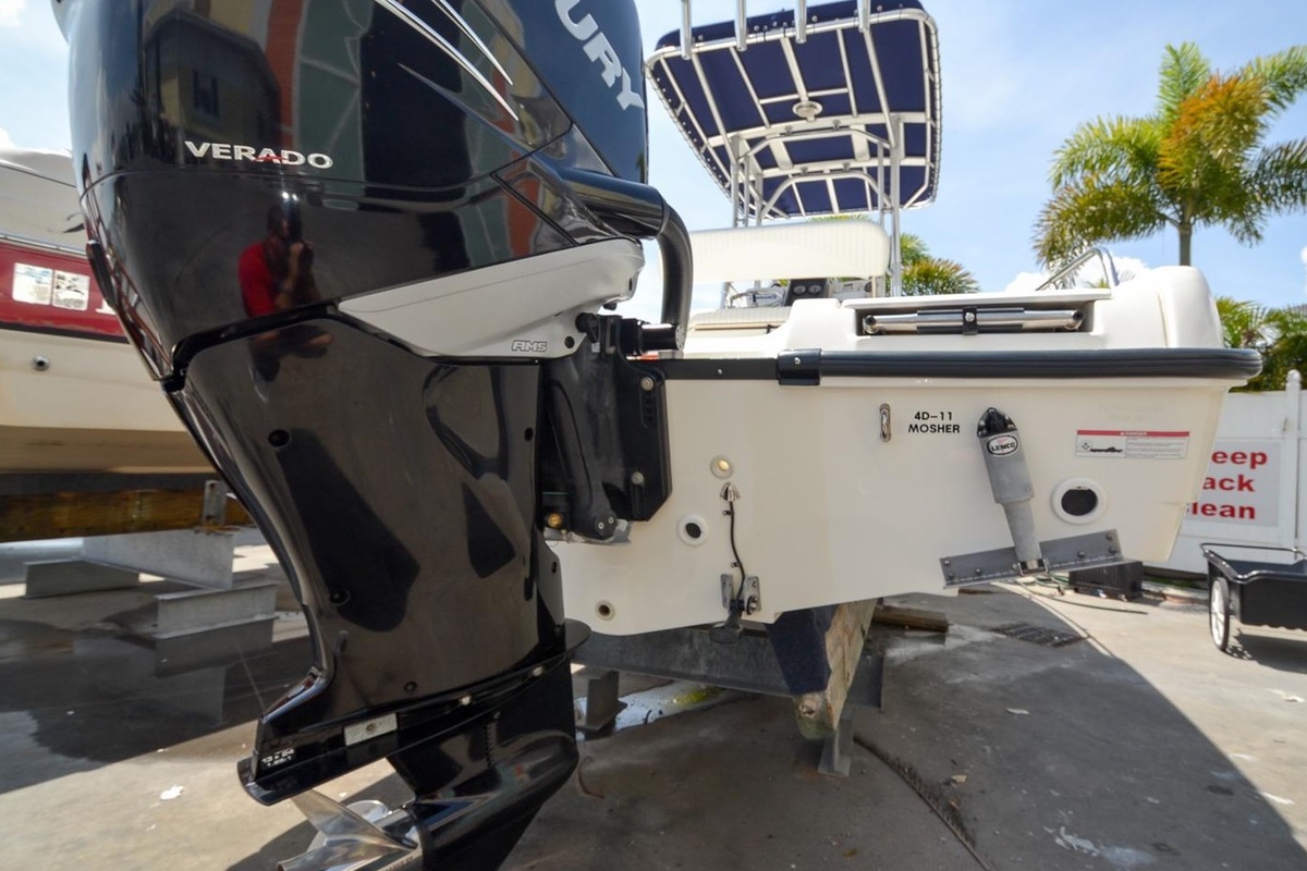 2009 Boston Whaler 230 Dauntless, 5