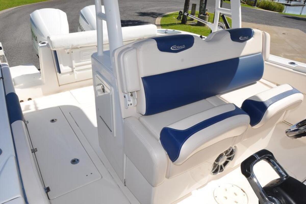 2017 Robalo R302, 12