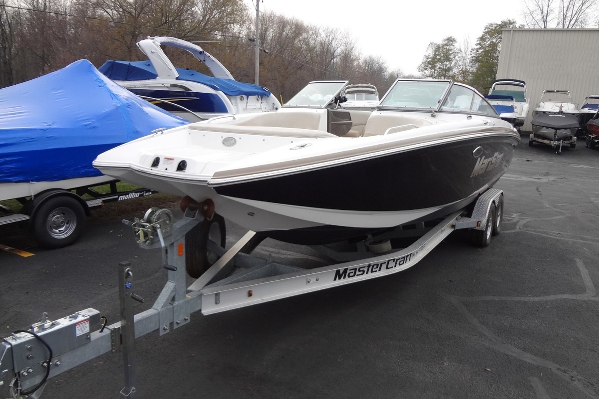 2005 MasterCraft MariStar 280, 1