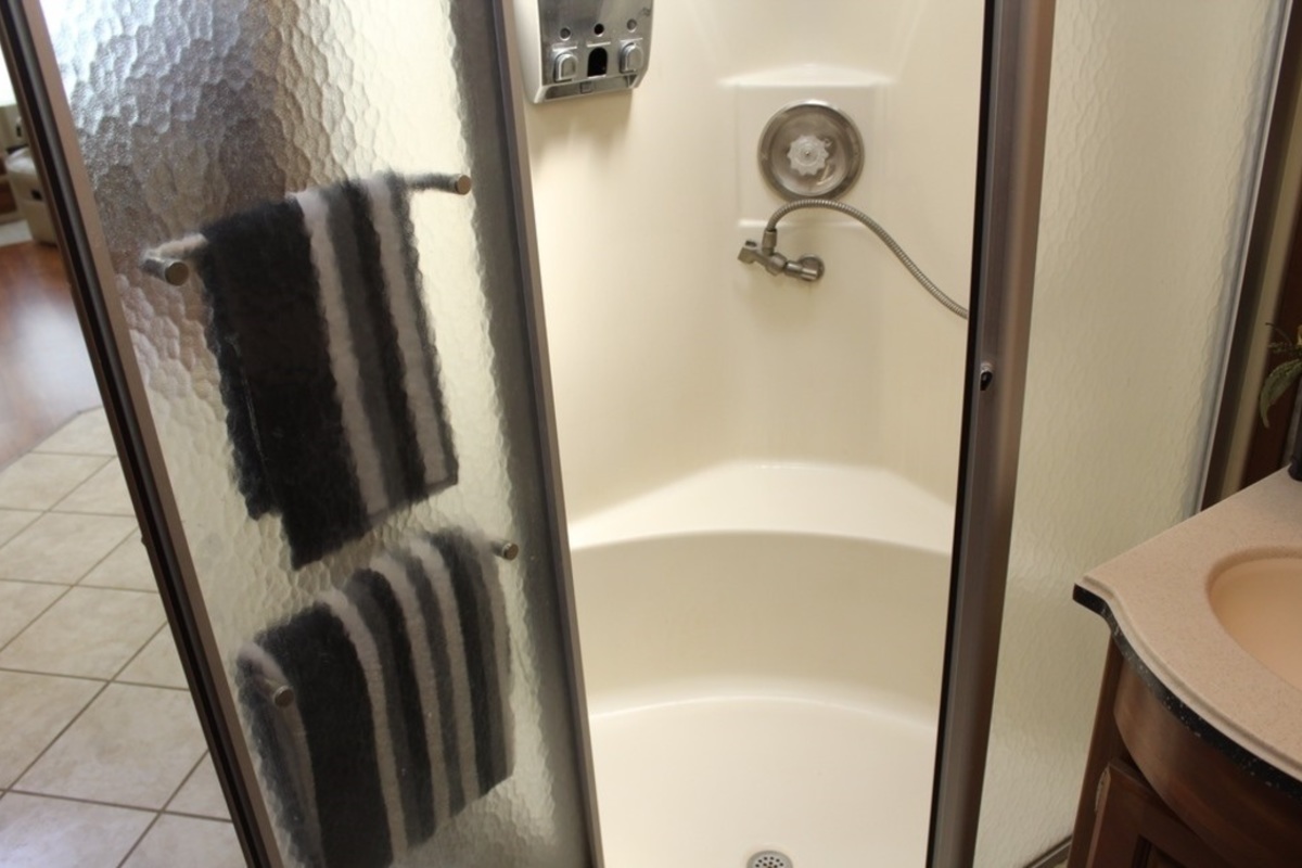2005 Holiday Rambler Endeavor 40PDQ, 14
