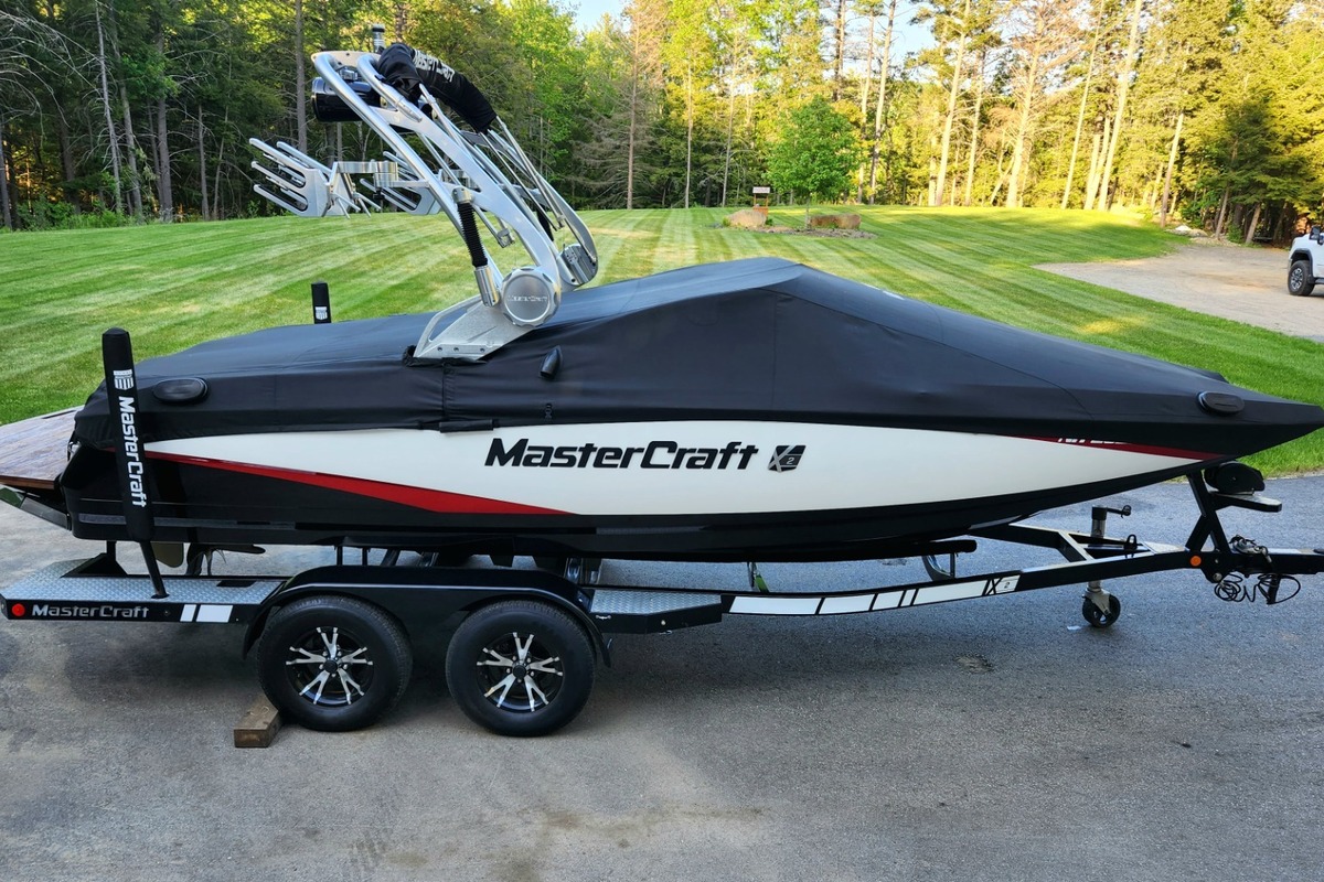 2015 MasterCraft X2 With Gen2 Surf System, 2