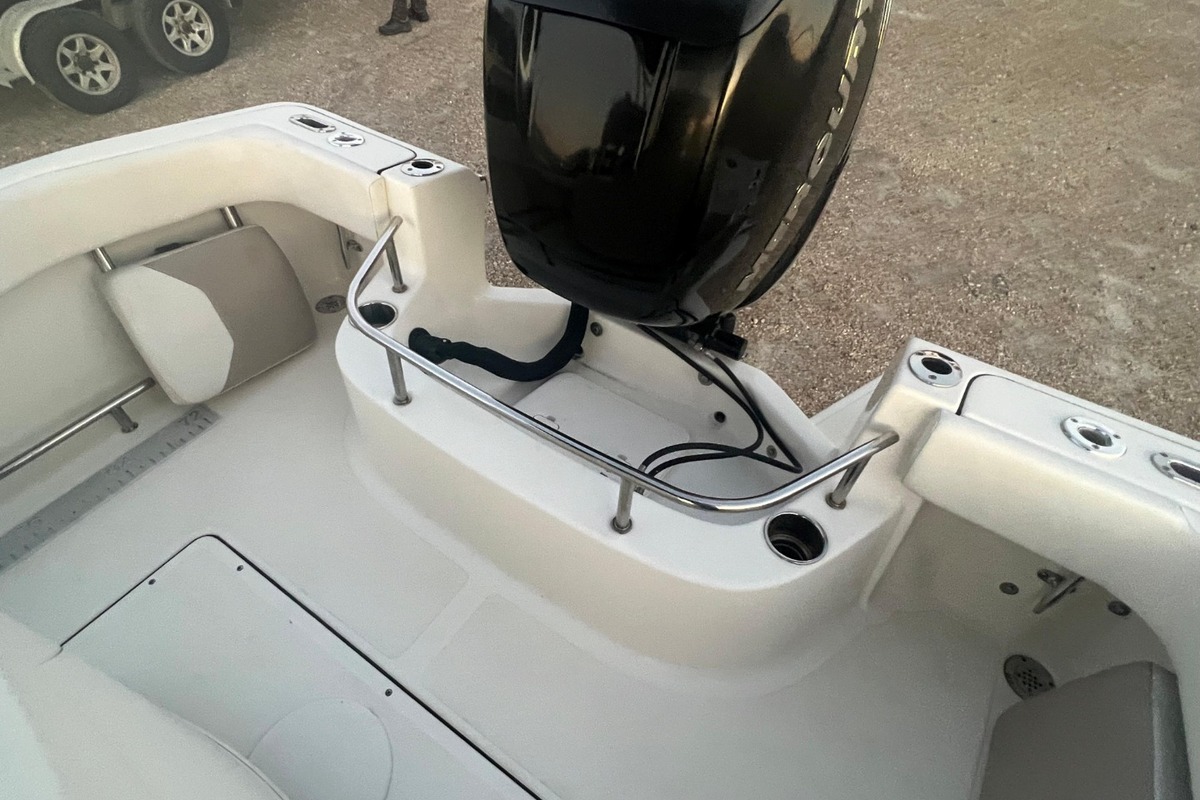 2016 Pioneer 222 Sportfish, 5