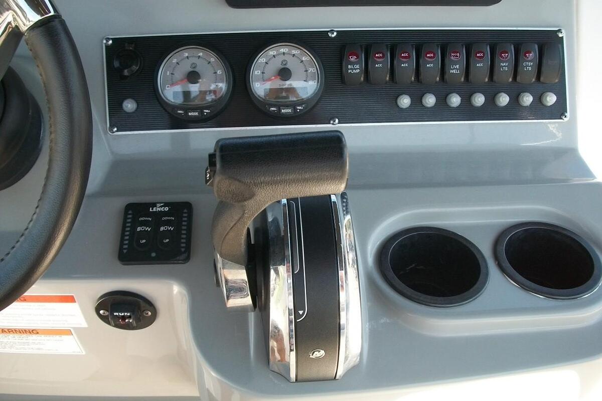2014 Boston Whaler 210 Dauntless, 22
