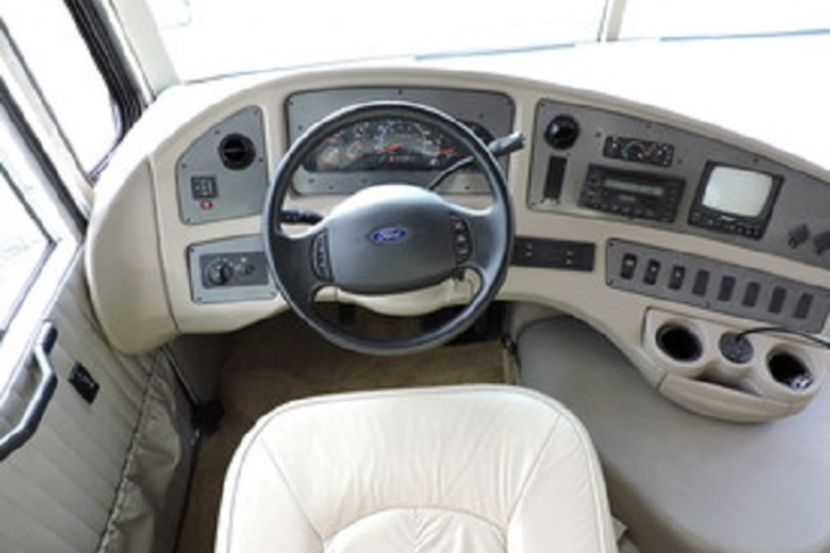 2006 Coachmen Epic 3480 DS, 6