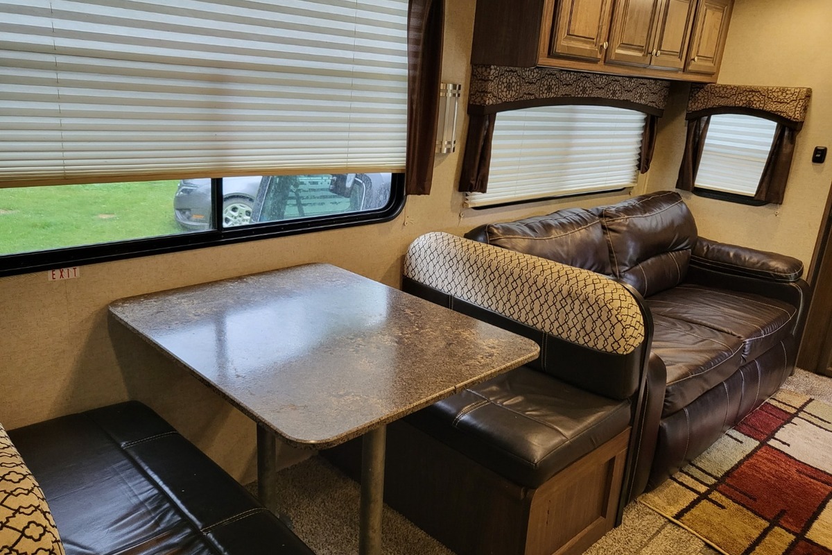2016 Hartland Oakmont 375QB Quad Bunkhouse, 10