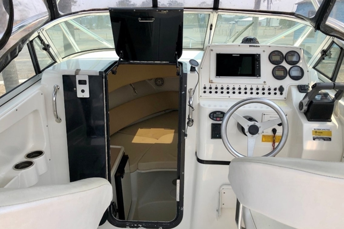 2004 Triton Boats 2690 Walkaround, 11